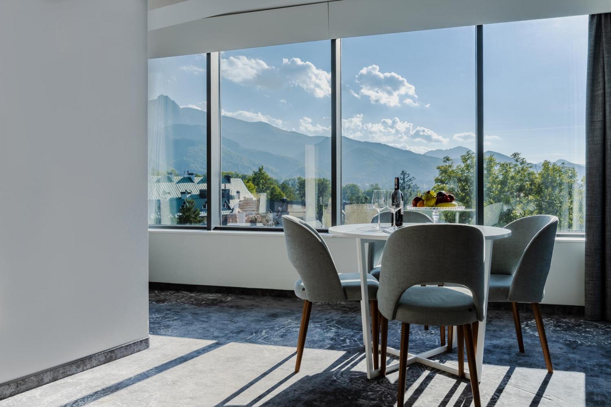 Mountain View Suite 1 double bed without access to the thermal baths