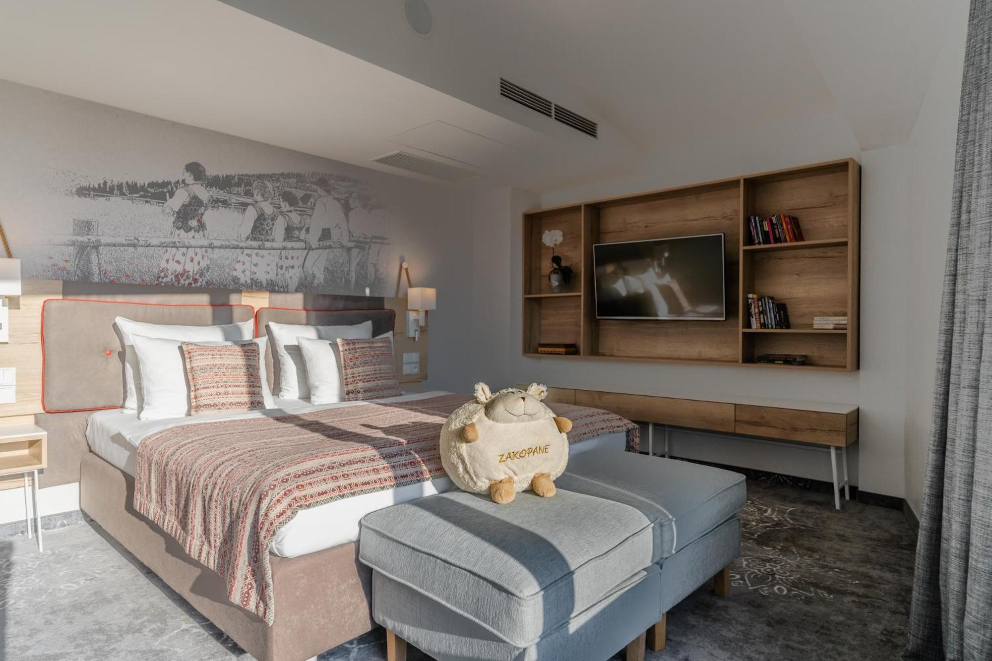 Mountain View Suite 1 double bed without access to the thermal baths